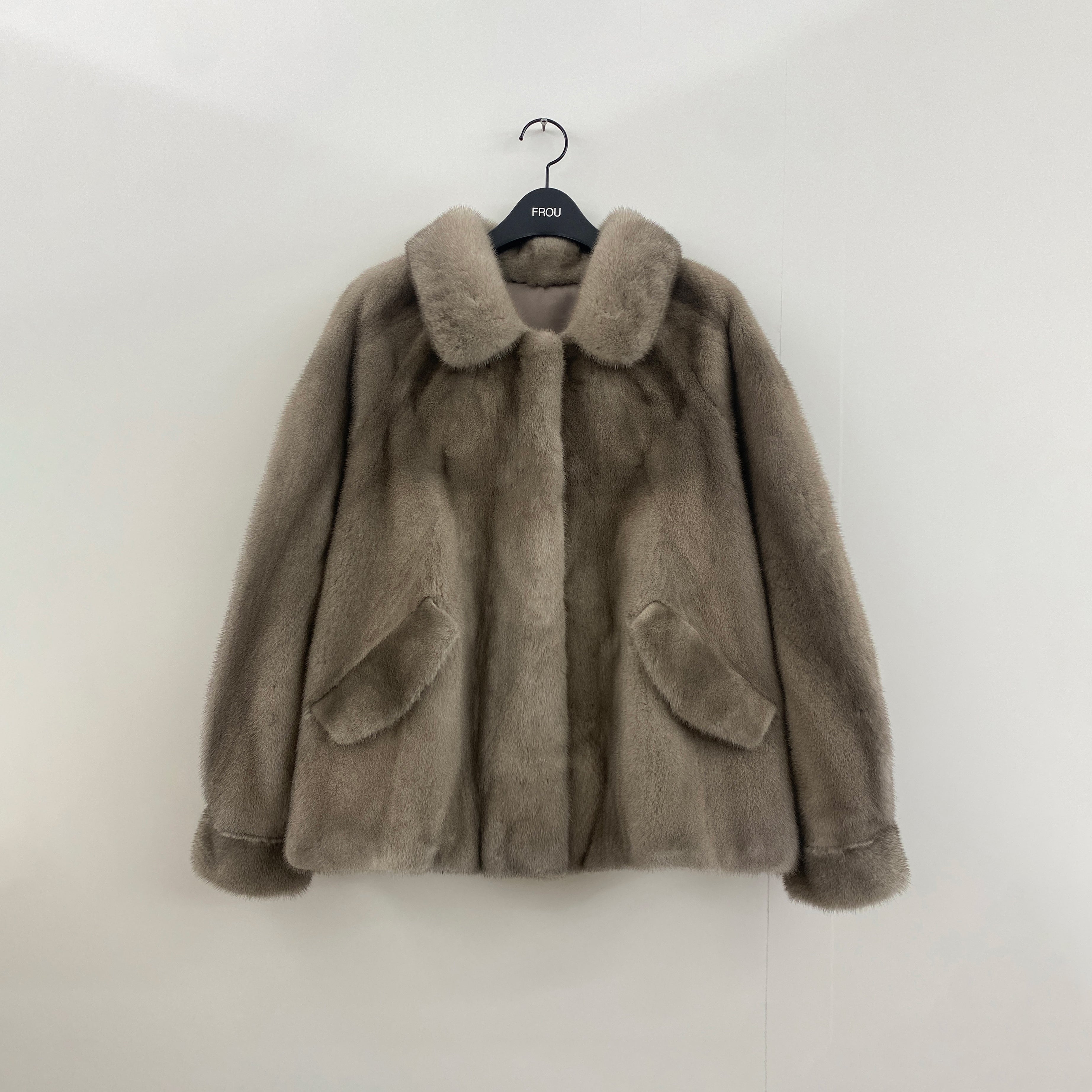 라운드 카라 플리츠 자켓